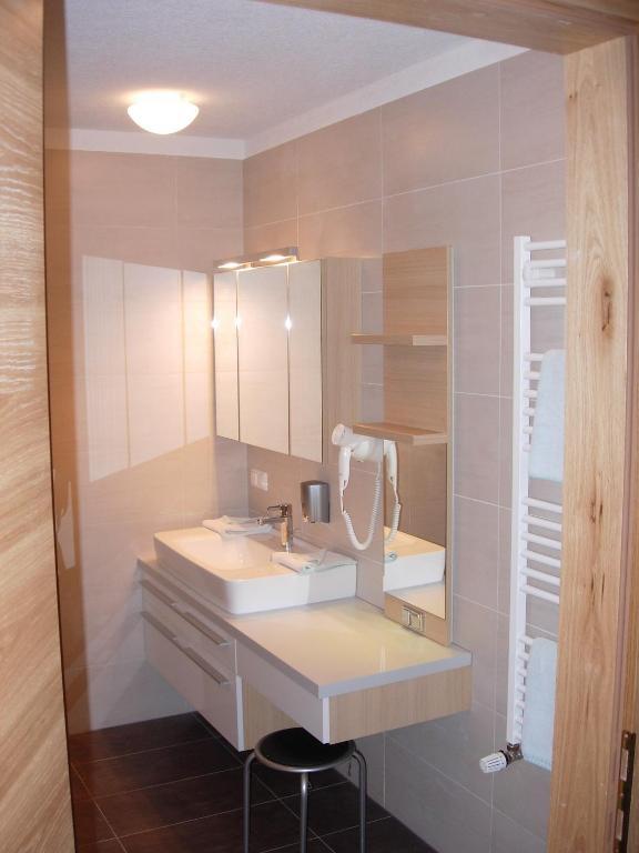 Erlebnis-Hotel-Appartements Latschach ober dem Faakersee Pokój zdjęcie